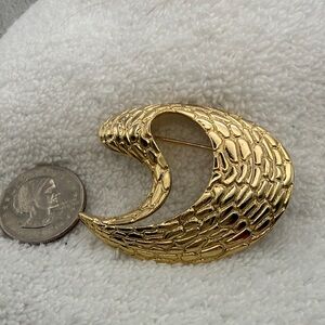 Chic Gold Toned MJENT Textured Crescent Brooch